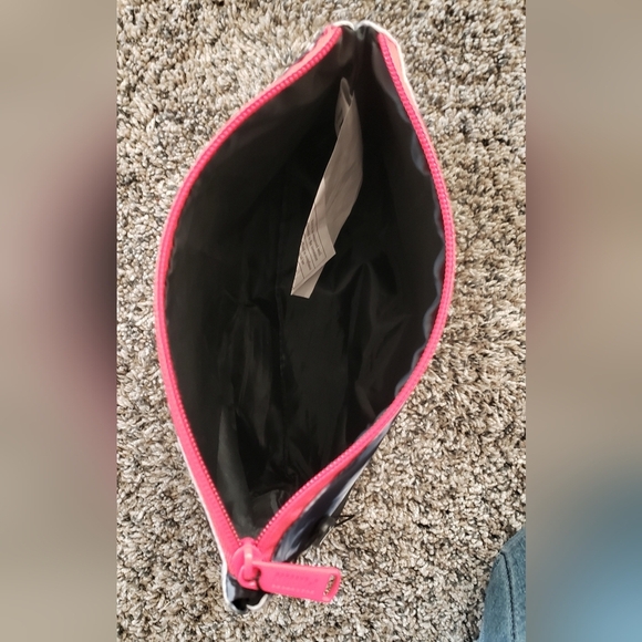 PUMA| NWOT| Makeup Travel Toiletries Bag - Picture 3 of 3